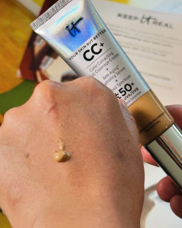 It Cosmetics Heavenly Luxe Complexion Perfection Brush #7 review photo by Lingua