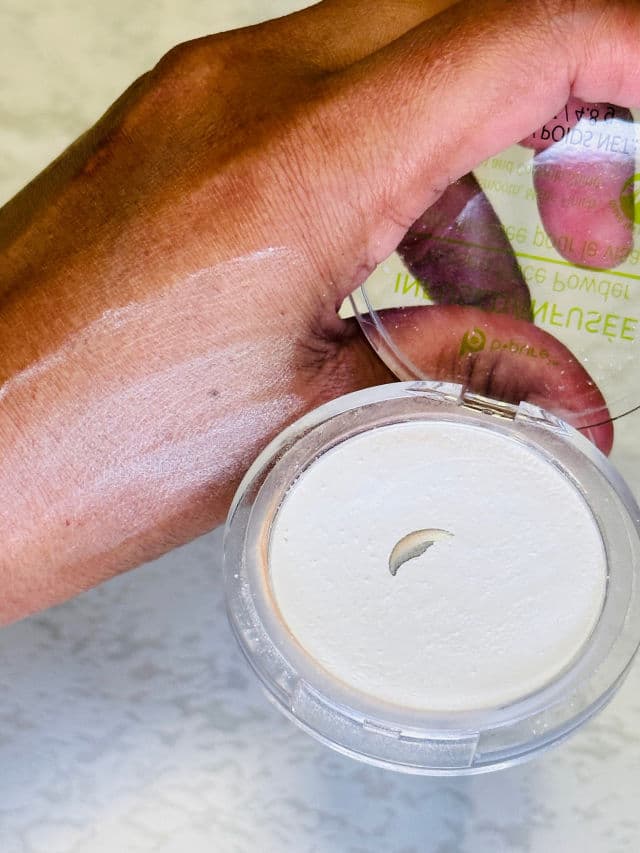 b.pure Green Tea Infused Face Powder review photo by Lingua