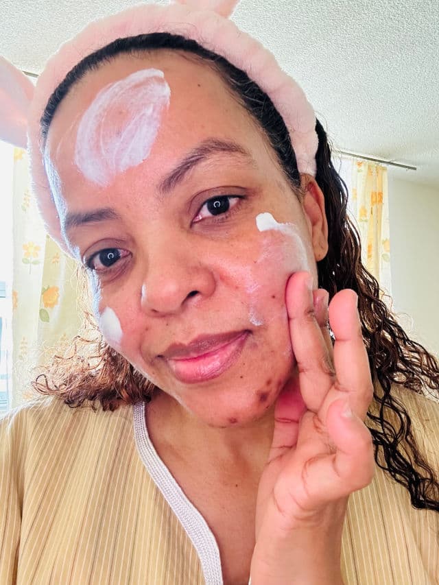 Josie Maran Cosmetics Get Even Sun Milk SPF 33 review photo by Lingua