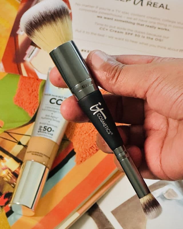 It Cosmetics Heavenly Luxe Complexion Perfection Brush #7 review photo by Lingua