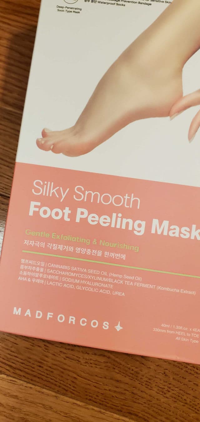MADFORCOS Silky Smooth Foot Peeling Mask review photo by skincarereview101