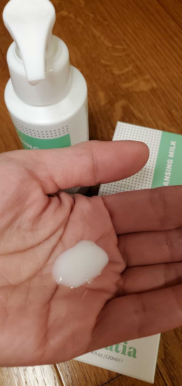 Stratia Velvet Cleansing Milk review photo by skincarereview101