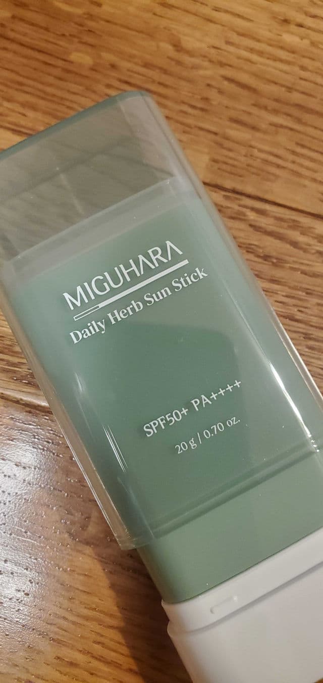 Miguhara Daily Herb Sun Stick SPF50+ PA++++ review photo by skincarereview101
