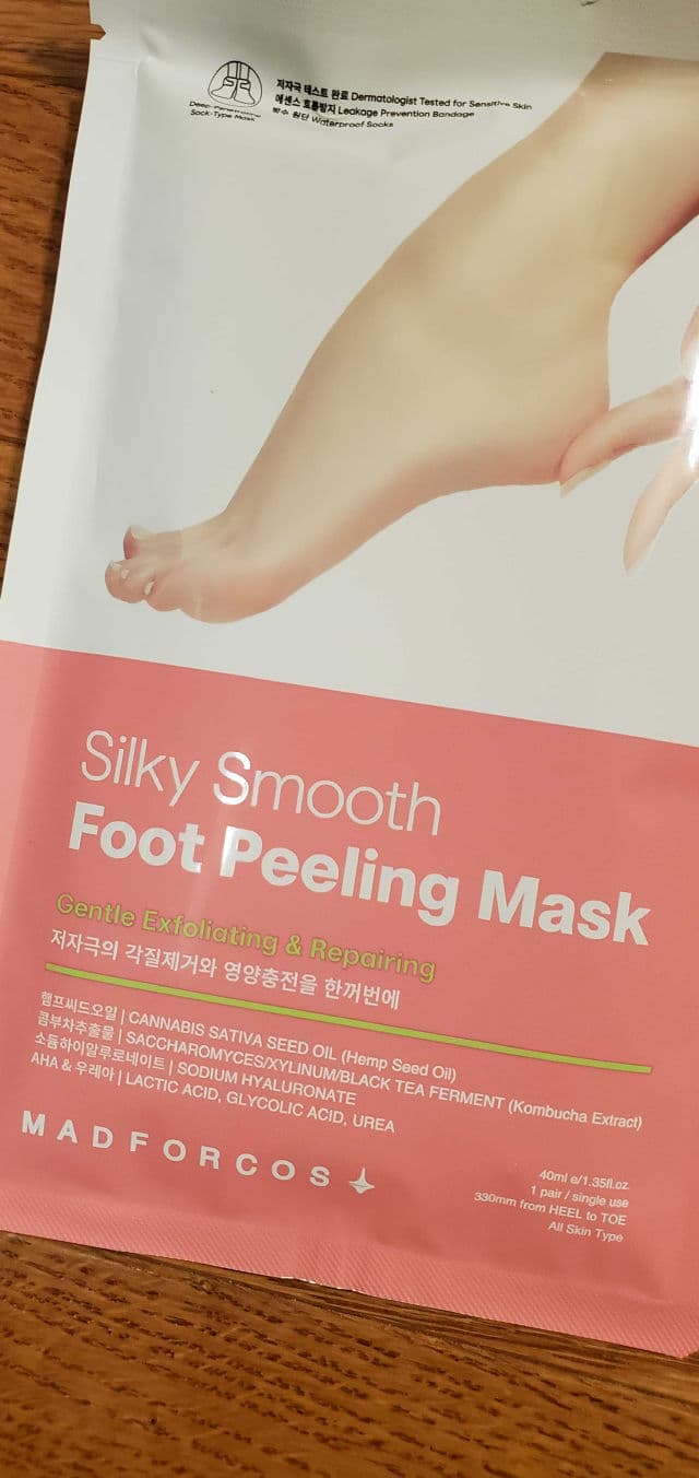 MADFORCOS Silky Smooth Foot Peeling Mask review photo by skincarereview101