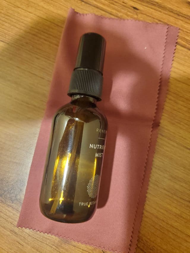 True Botanicals Renew Nutrient Mist review photo by skincarereview101