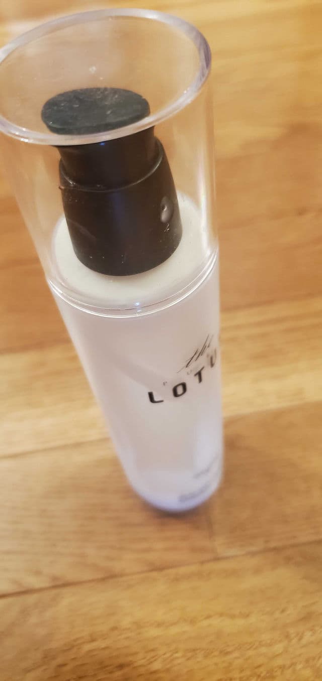 The Pure Lotus Jeju Lotus Leaf Essence Lotion review photo by skincarereview101