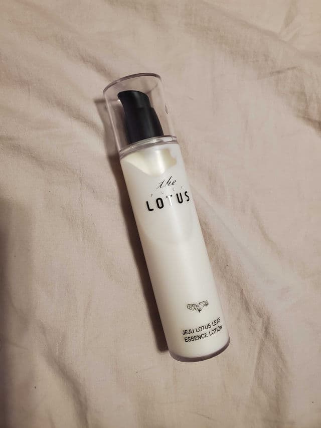 The Pure Lotus Jeju Lotus Leaf Essence Lotion review photo by skincarereview101