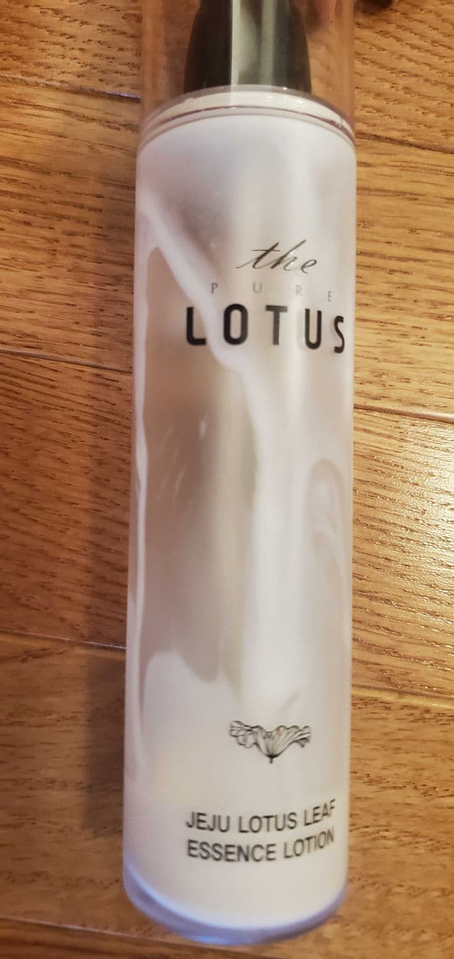 The Pure Lotus Jeju Lotus Leaf Essence Lotion review photo by skincarereview101