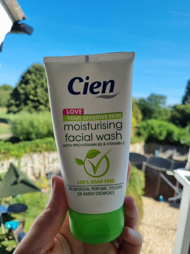 Cien Moisturising Facial Wash review photo by LuckyLemon