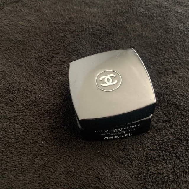 Chanel Ultra Correction Lift Plumping Anti Wrinkle Lips and Contour review photo by SheilaMeszaros73