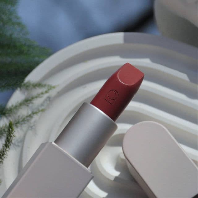 Rose Inc Satin Lip Color Rich Refillable Lipstick review photo by Celestinehathor