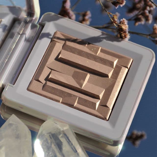 Haus Labs by Lady Gaga Bio-Radiant Gel-Powder Highlighter review photo by Celestinehathor