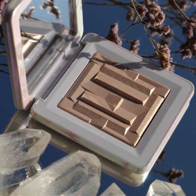 Haus Labs by Lady Gaga Bio-Radiant Gel-Powder Highlighter review photo by Celestinehathor