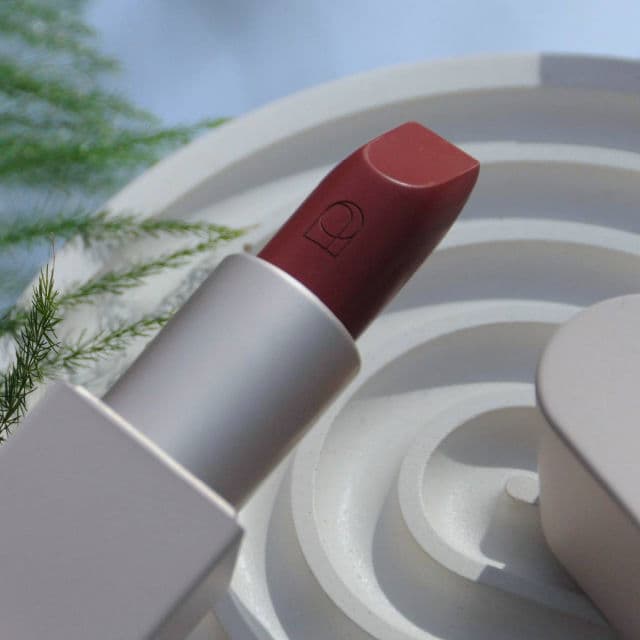 Rose Inc Satin Lip Color Rich Refillable Lipstick review photo by Celestinehathor