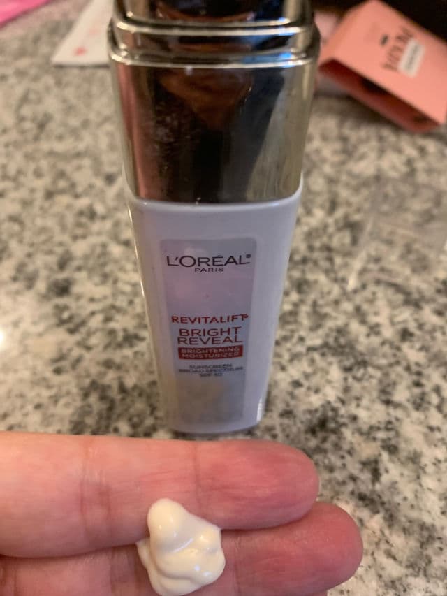 L'Oreal Paris Revitalift Bright Reveal Brightening Day Moisturizer SPF 30 review photo by JenShaf1