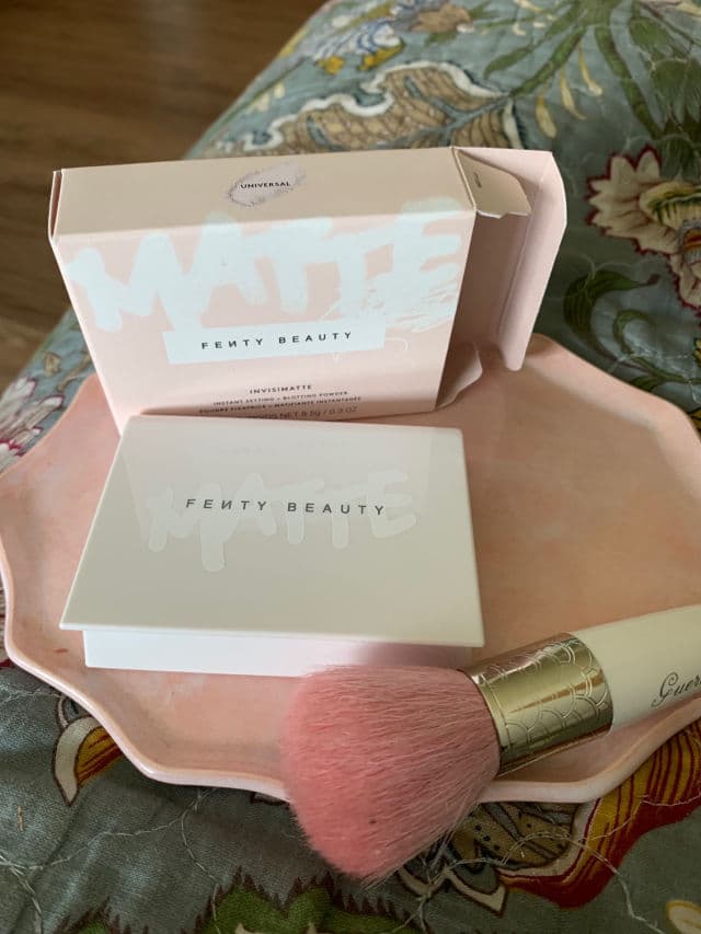 Fenty Beauty Invisimatte Instant Setting + Blotting Powder review photo by JenShaf1