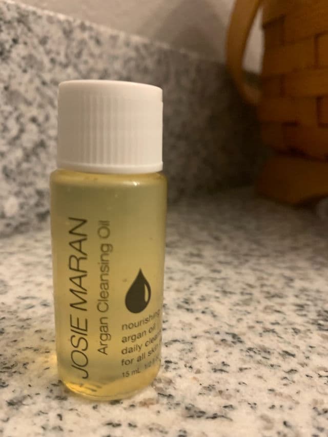 Josie Maran Cosmetics Argan Cleansing Oil review photo by JenShaf1