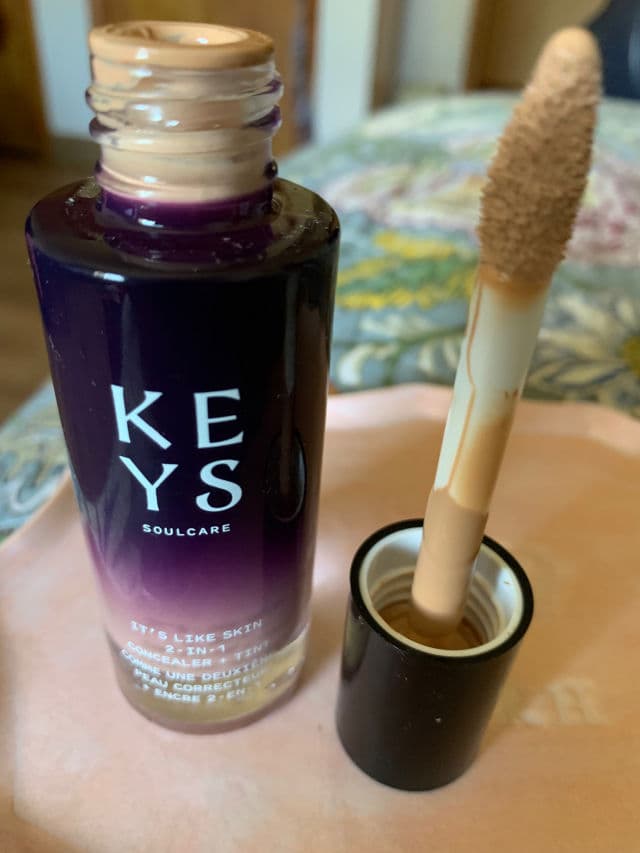 Keys Soulcare It's Like Skin 2-in-1 Concealer + Tint review photo by JenShaf1