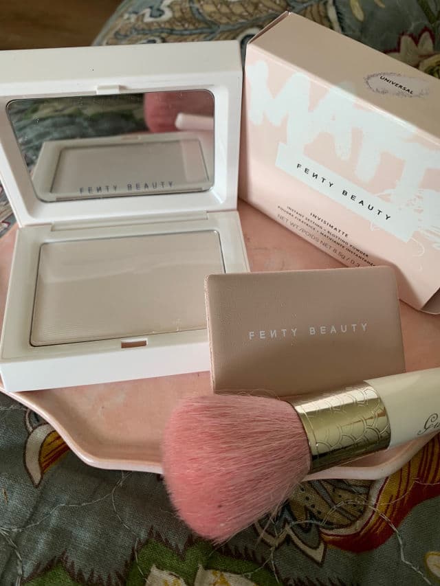 Fenty Beauty Invisimatte Instant Setting + Blotting Powder review photo by JenShaf1