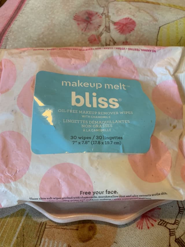 Bliss Makeup Melt Oil-Free Makeup Remover Wipes review photo by JenShaf1