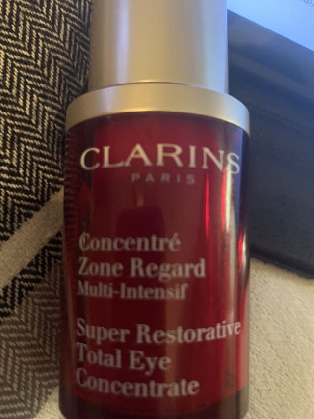 Clarins Super Restorative Total Eye Concentrate review photo by JenShaf1