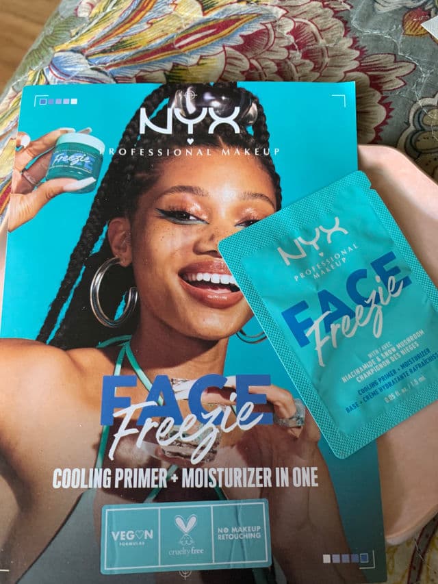Nyx Cosmetics Face Freezie Cooling Primer + Moisturizer review photo by JenShaf1