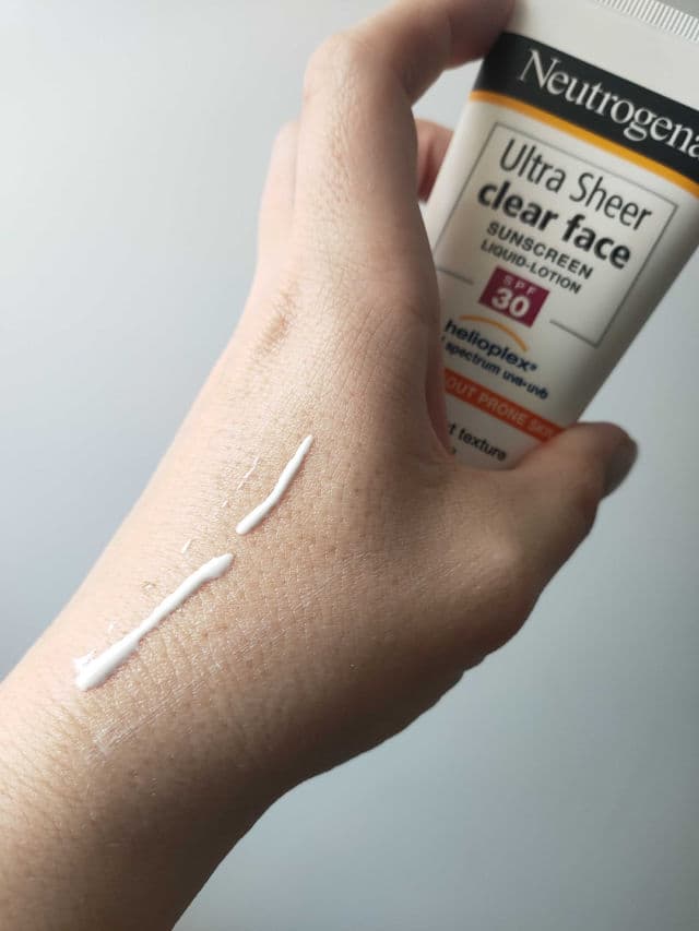 Neutrogena Ultra Sheer Clear Face Sunscreen Liquid-Lotion SPF 30 review photo by Bayz