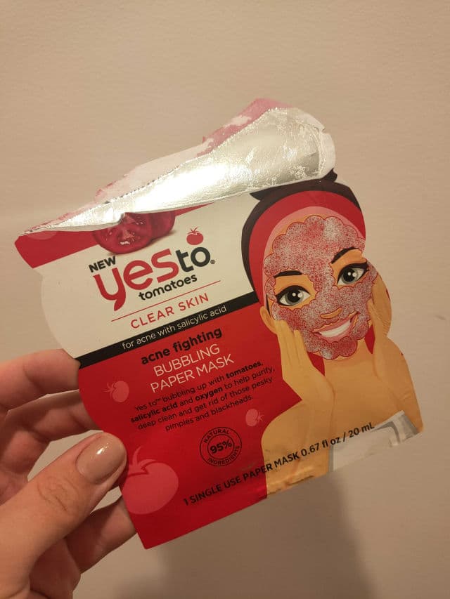 Yes to Tomatoes Clear Skin Acne Fighting Sheet Mask review photo by Bayz
