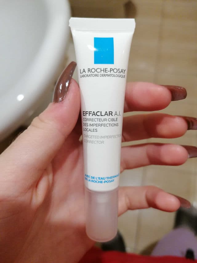La Roche-Posay Effaclar A.I. Targeted Breakout Corrector review photo by coccocacaobeauty