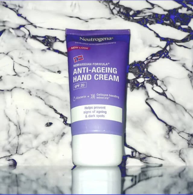 Neutrogena Norwegian Formula Fast Absorbing Hand Cream review photo by 13Desing