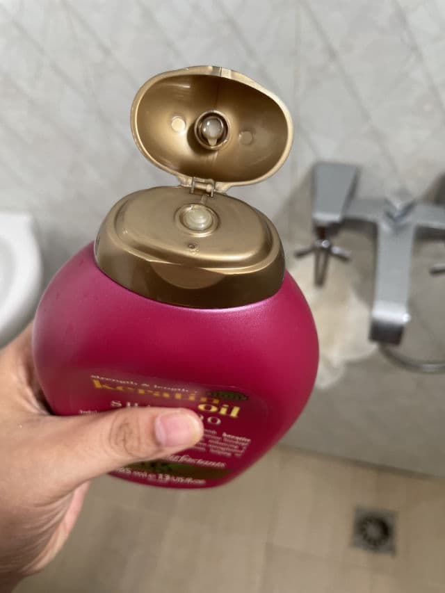 OGX Anti-breakage Keratin Oil Shampoo review photo by fariskaa20