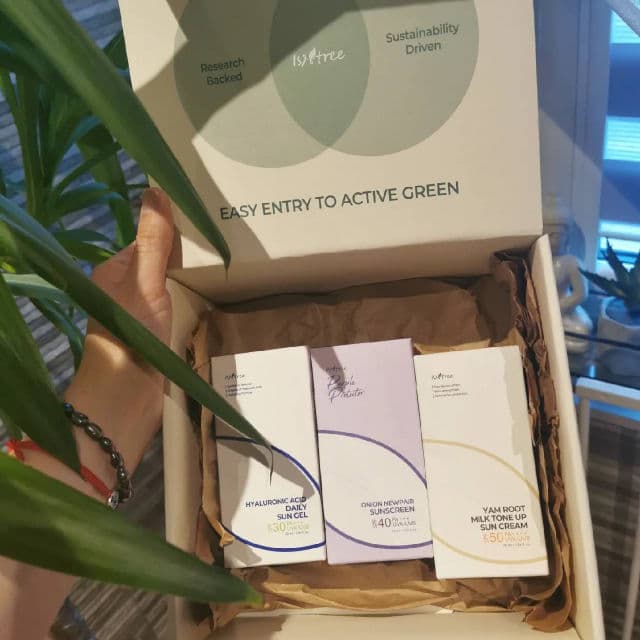 ISNTREE Hyaluronic Acid Daily Sun Gel SPF30 PA+++ review photo by Meggie89Sol