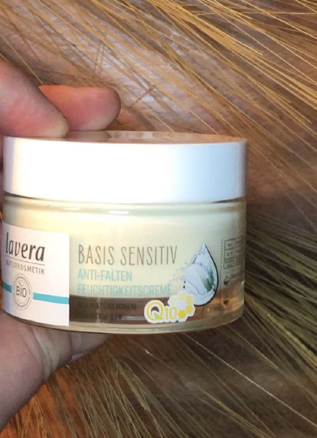 Lavera Naturkosmetik Basis Sensitiv Anti-Falten Feuchtigkeitscreme Q10 review photo by FloridaGurl