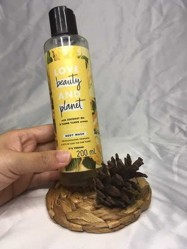 Love Beauty and Planet Coconut Oil & Ylang Ylang Body Wash review photo by putritanjungsarii