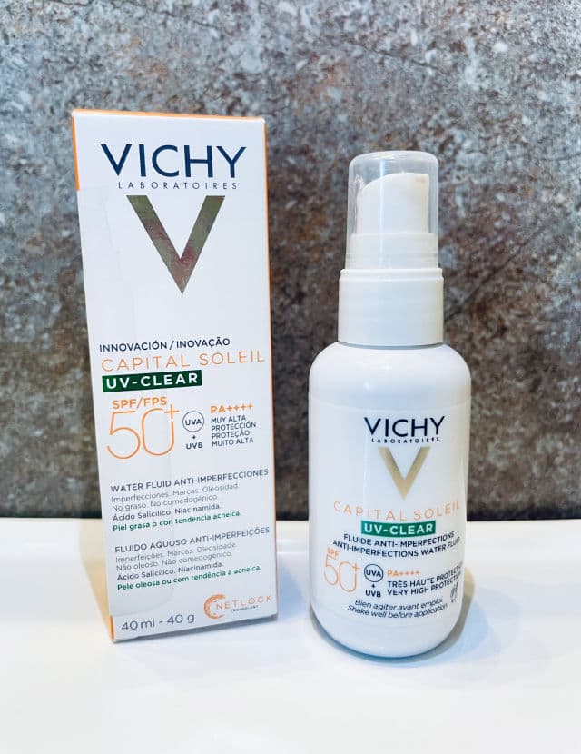 Vichy Capital Soleil UV-Clear Anti-Imperfections Fluid SPF50+ review photo by Freemuestras