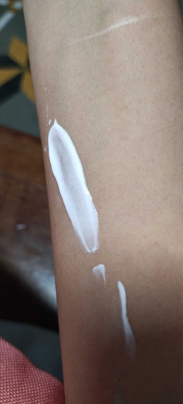 VLCC De-Tan Sunscreen Gel Creme SPF 50 review photo by ModernWings