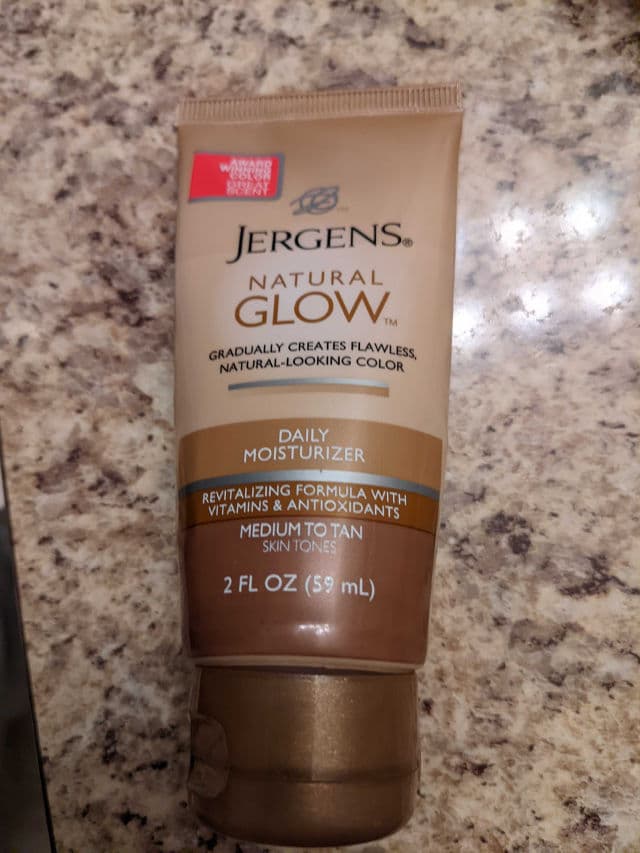 Jergens Natural Glow Healthy Complexion Daily Facial Moisturizer review photo by beachling