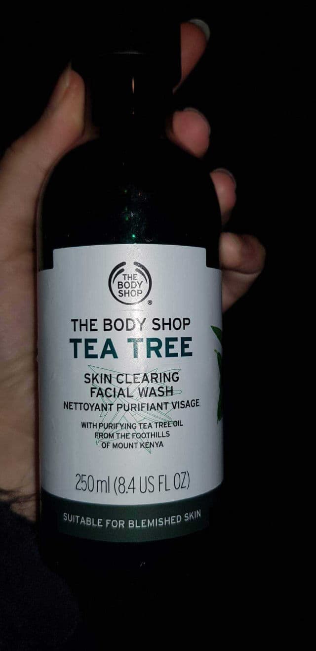 The Body Shop Tea Tree Skin Clearing Mattifying Facial Toner review photo by natiLar