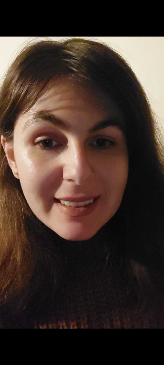 Essence This Is Me Lipstick #24 Fierce review photo by natiLar