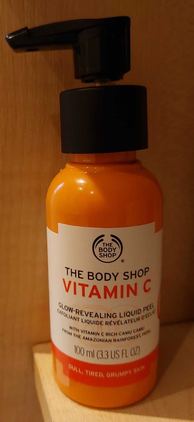 The Body Shop Vitamin C Glow-Revealing Liquid Peel review photo by natiLar