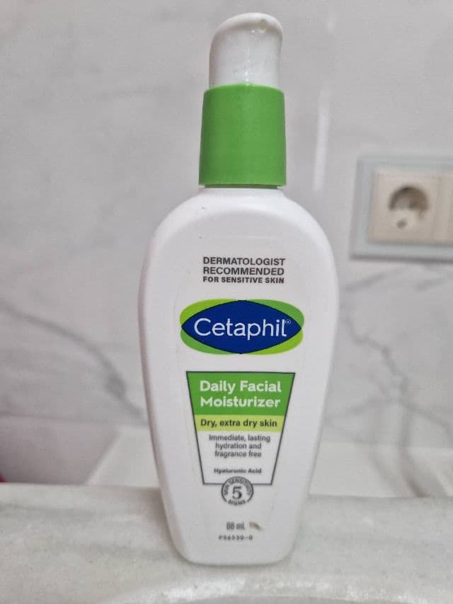 Cetaphil Daily Oil-Free Facial Moisturizer SPF 35 review photo by Beautyskin93