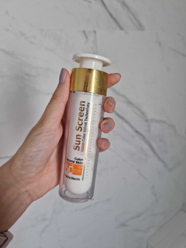 FrezyDerm Sun Screen Velvet Face SPF 50+ review photo by Beautyskin93