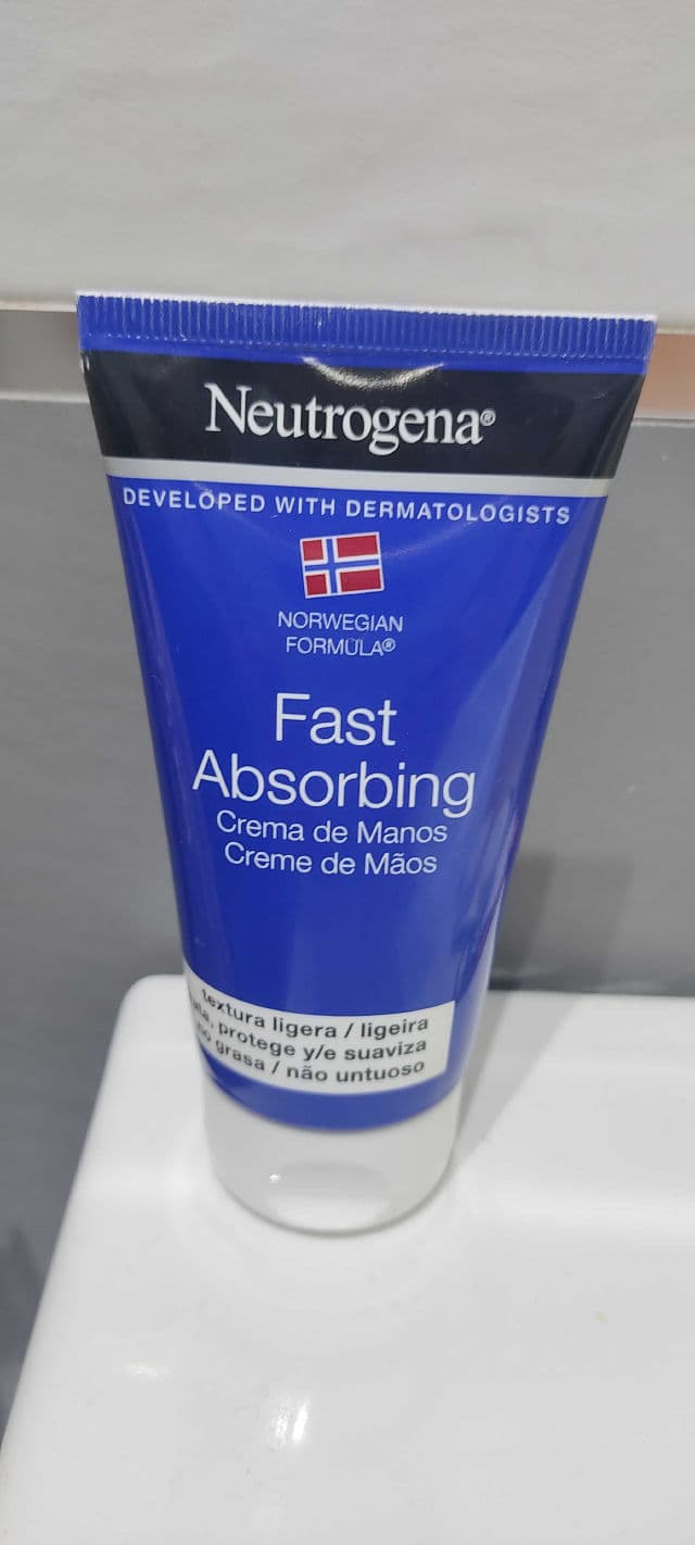 Neutrogena Norwegian Formula Fast Absorbing Hand Cream review photo by Loremsllg