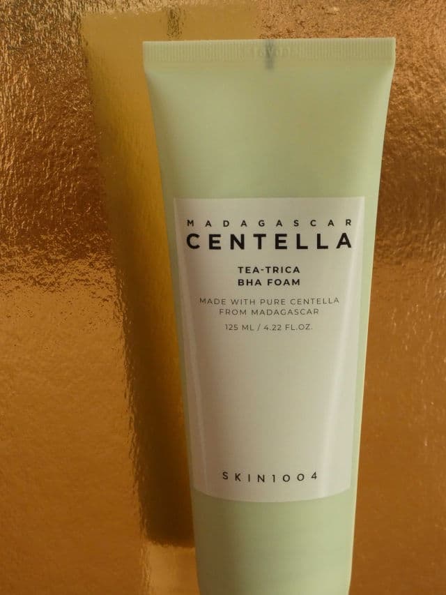 SKIN1004 Madagascar Centella Tea-Trica BHA Foam review photo by Nisjeography