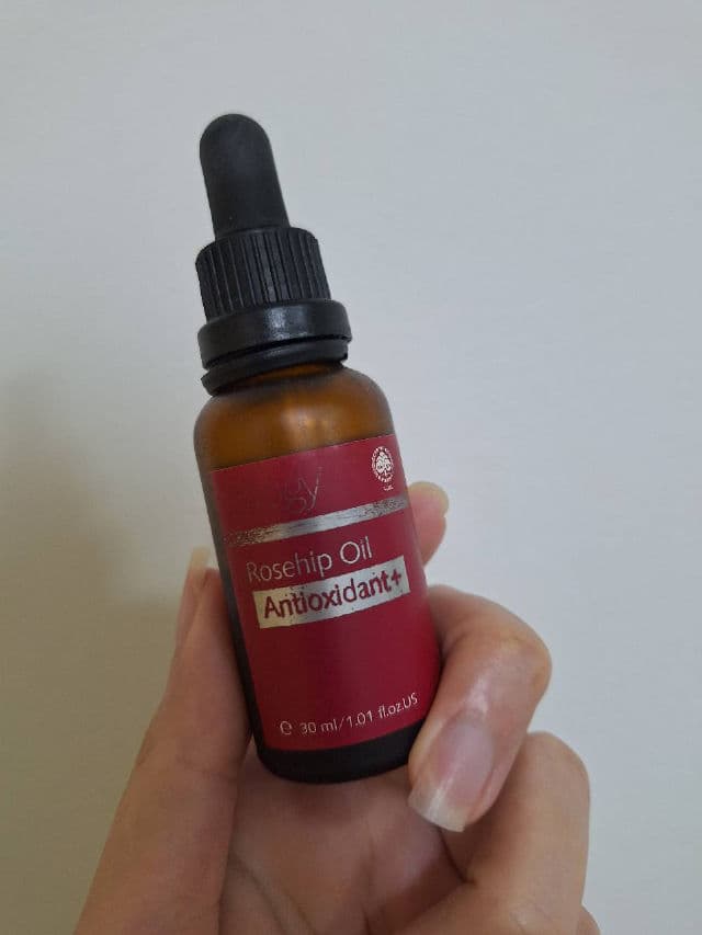 Trilogy Rosehip Oil Antioxidant+ review photo by Jings