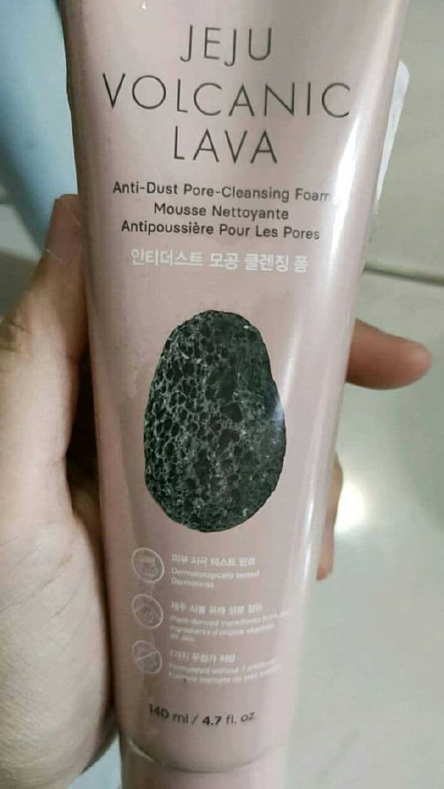 THE FACE SHOP Jeju Volcanic Lava Anti-Dust Pore-Cleansing Foam review photo by PickyChava