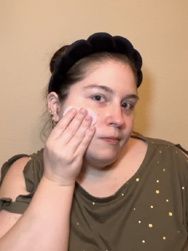 MEDIHEAL Madecassoside Blemish Pad review photo by MeaningInMakeup