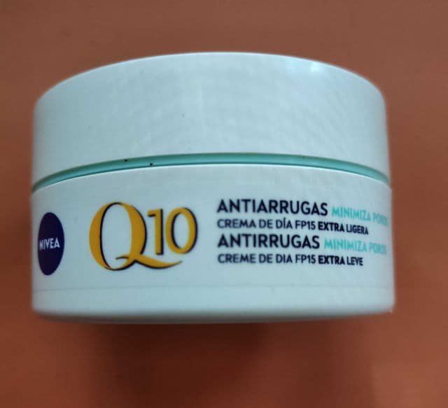 Nivea Q10 Power Light Day Cream SPF15 review photo by Hyrkaniana