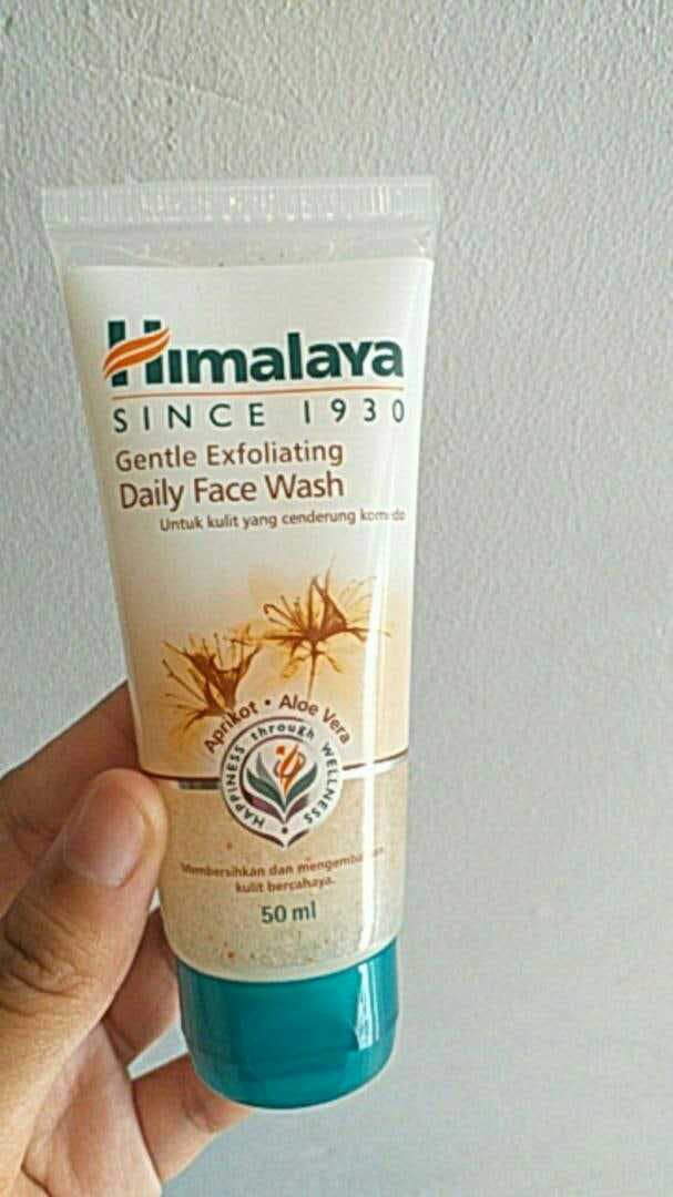 Himalaya Gentle Exfoliating Apricot Face Wash review photo by ClaireZaelani