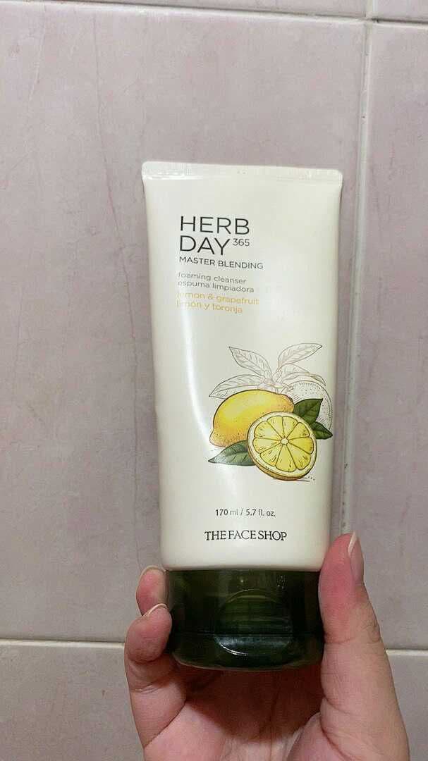 THE FACE SHOP Herb Day 365 Cleansing Foam (Lemon) review photo by ClaireZaelani
